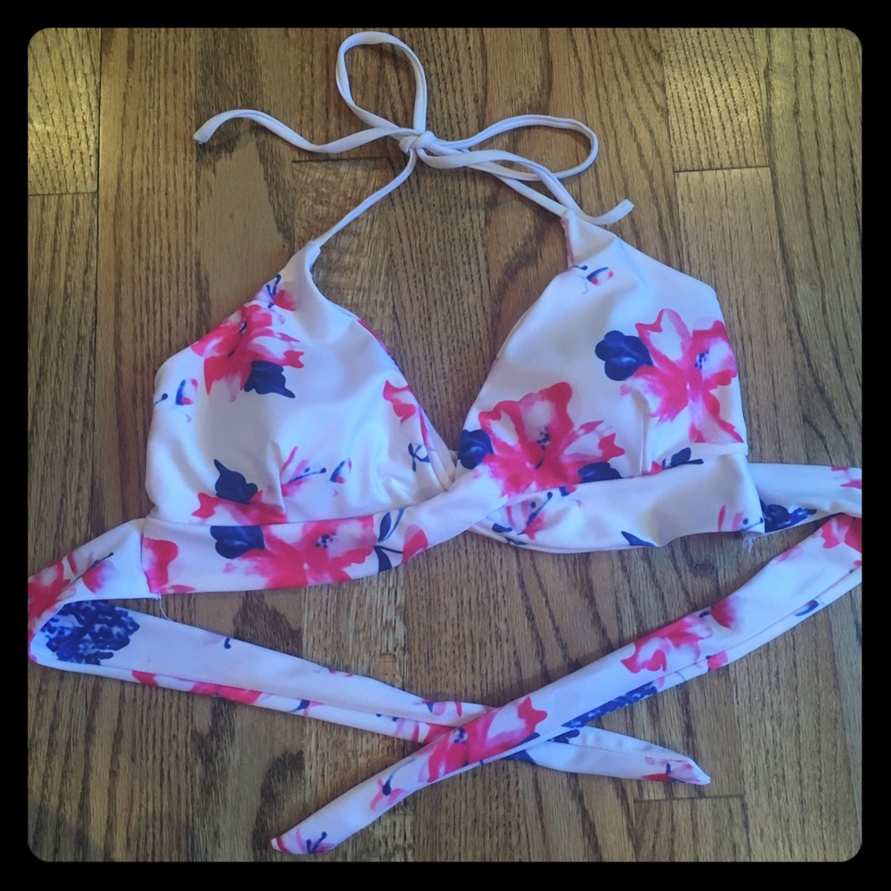 White Floral Design Twist Front Crochet Bikini Top
